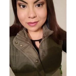 Meet your Posher, Alejandra